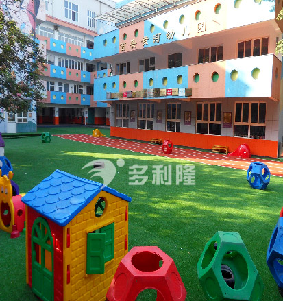 多利隆 - 将人造草坪导入幼儿园领域