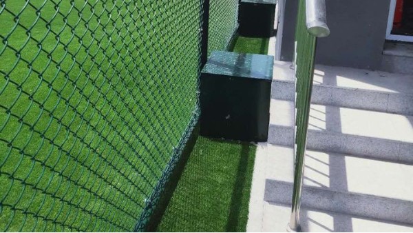 多利隆|笼式足球场围网立柱常见施工方式