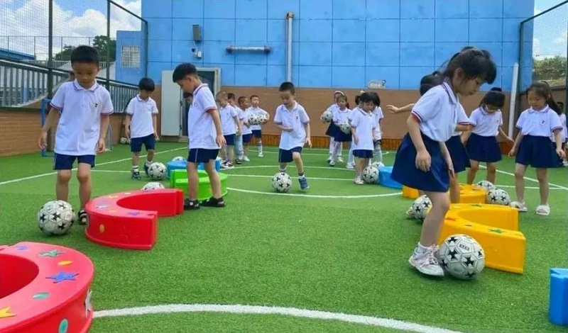幼儿园足球课训练