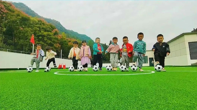 幼儿园开展足球教育