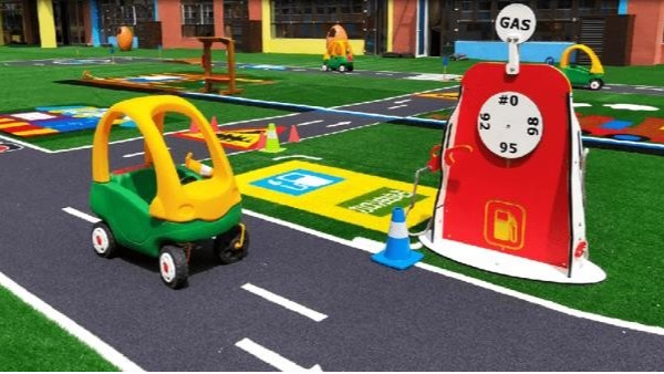 幼儿园安装防滑人造草坪，保障孩子们的安全和健康