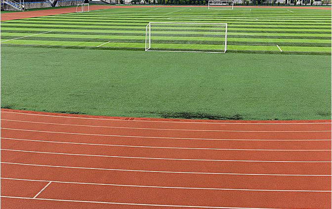 传统填充草坪足球场