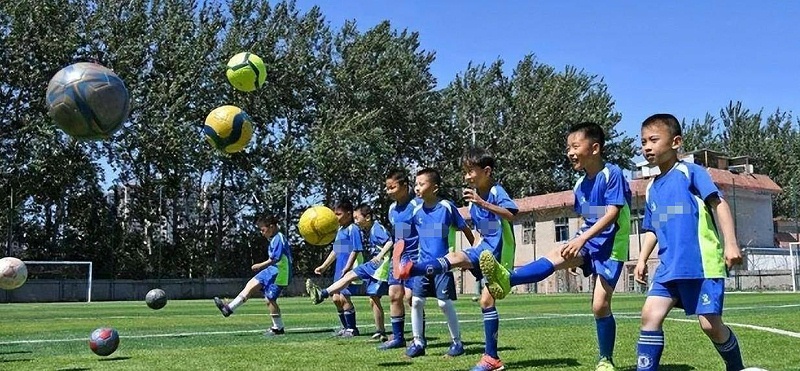 青少年足球练习