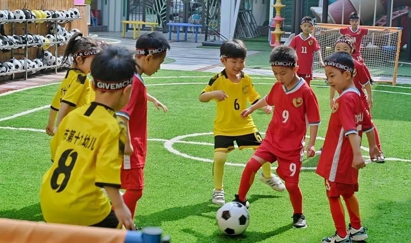 幼儿园足球运动