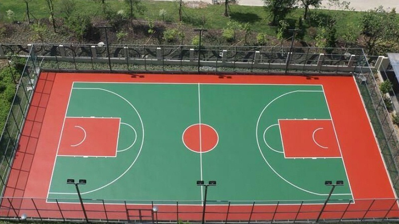 硅pu篮球场就是最常见的室外材料